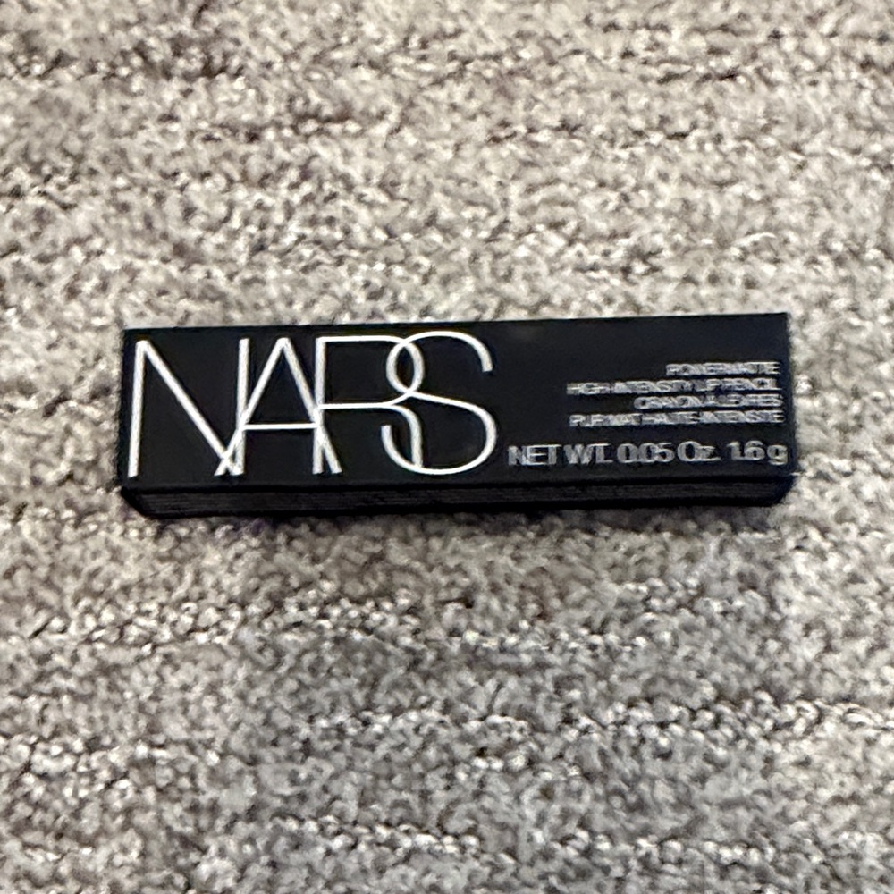 NARS High-Intensity lip pencil in shade walkyrie
